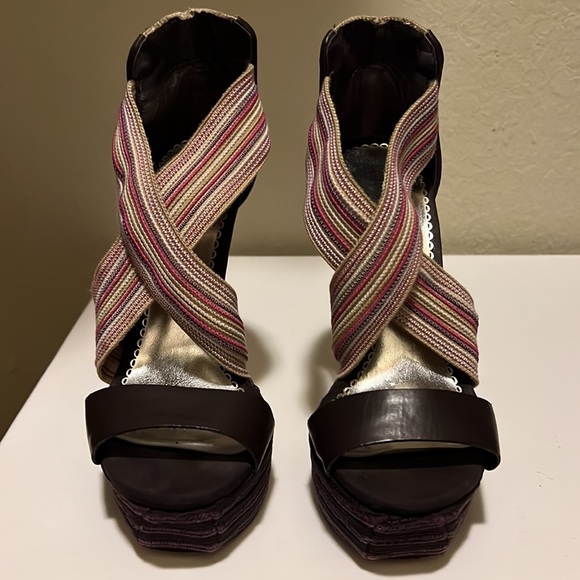 Natasha Bebe stilettos 4 inch heel with 2 inch platform makes walking easy! - Picture 4 of 10